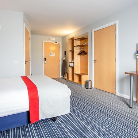 Holiday Inn Express Dunfermline By Ihg Exterior photo