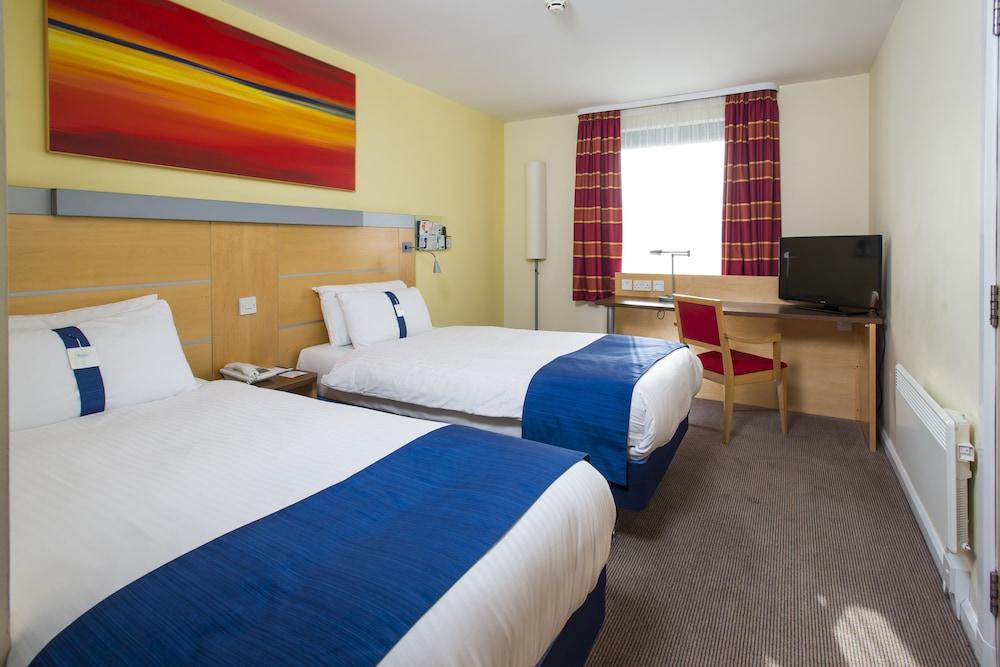 Holiday Inn Express Dunfermline By Ihg Exterior photo