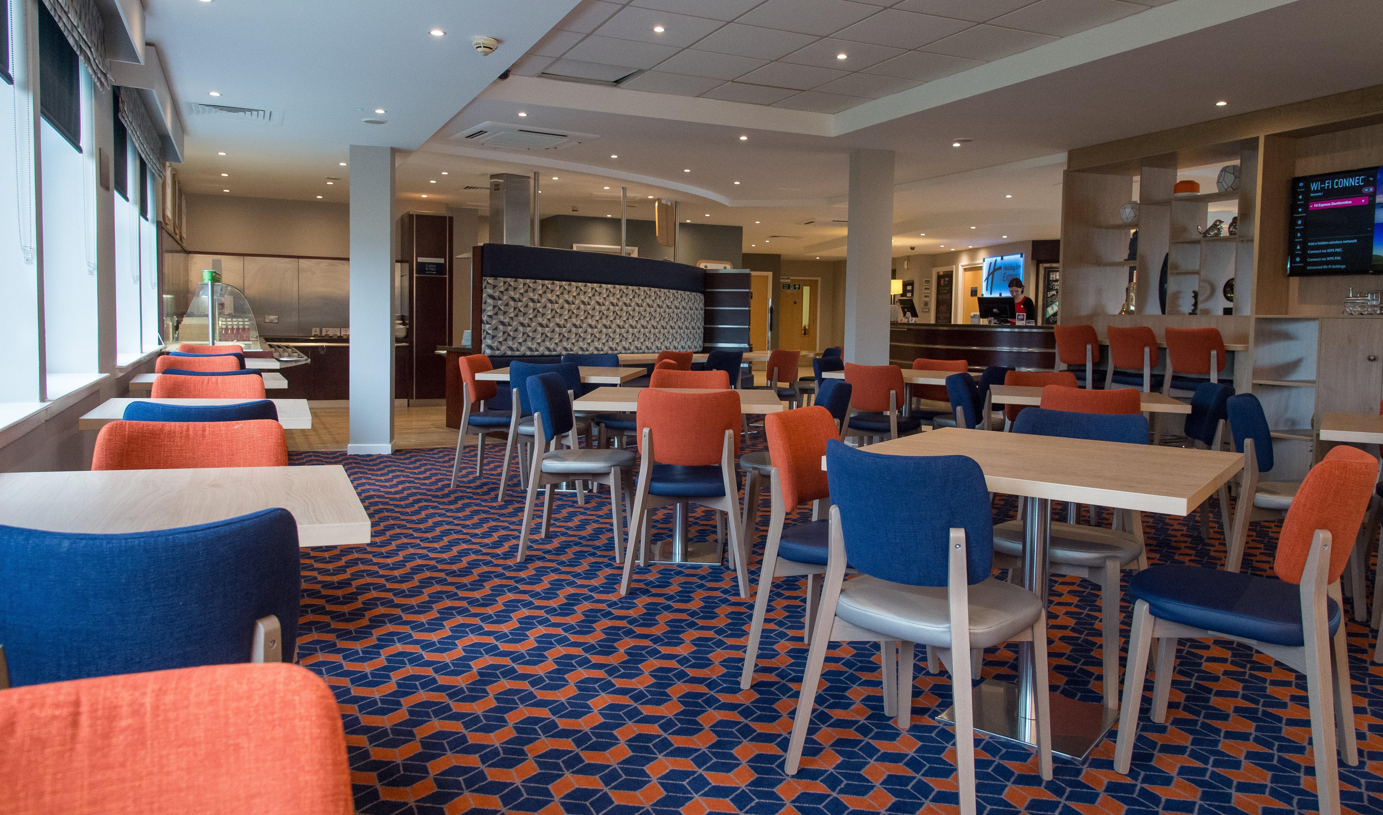Holiday Inn Express Dunfermline By Ihg Exterior photo