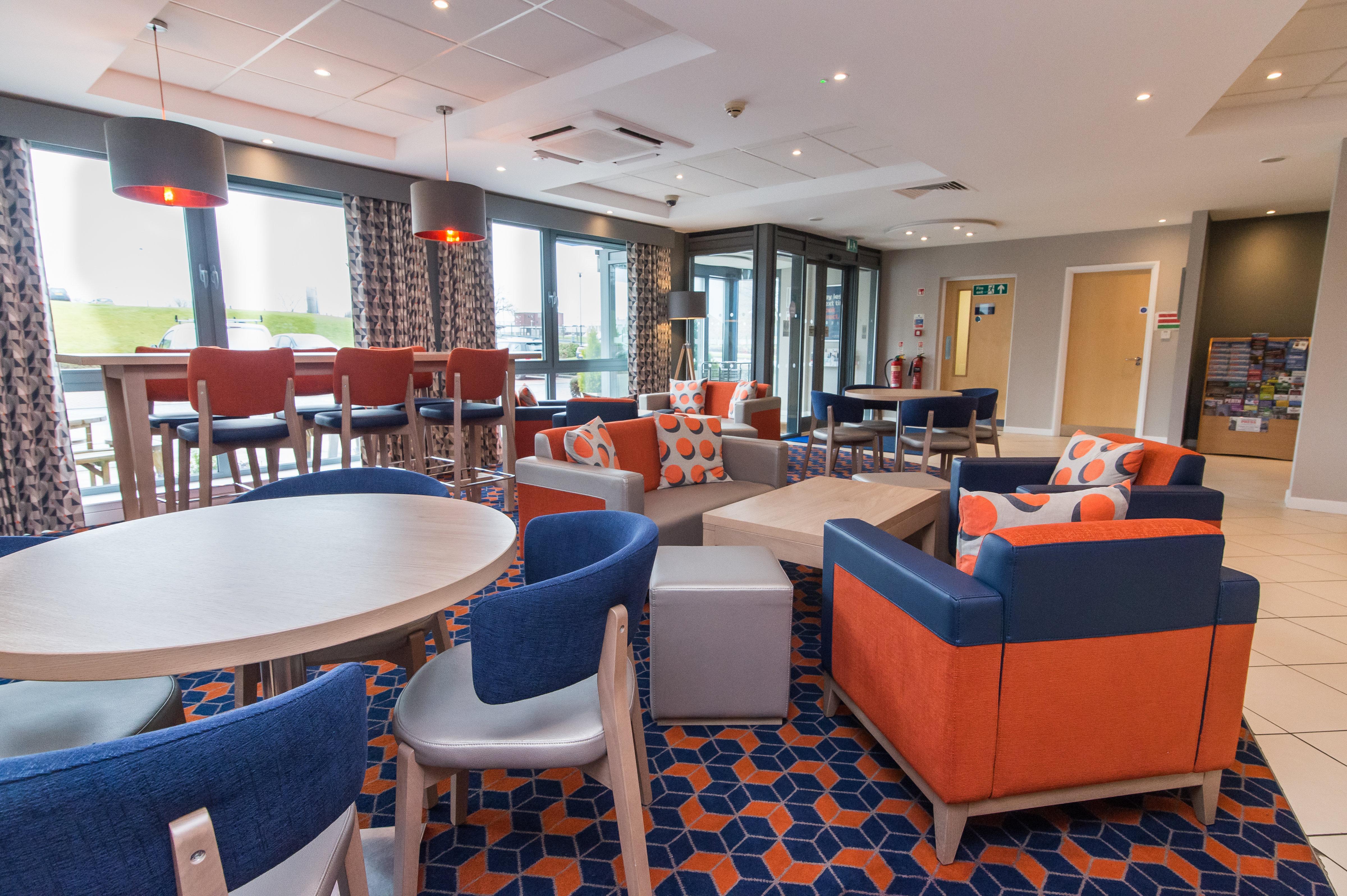 Holiday Inn Express Dunfermline By Ihg Exterior photo