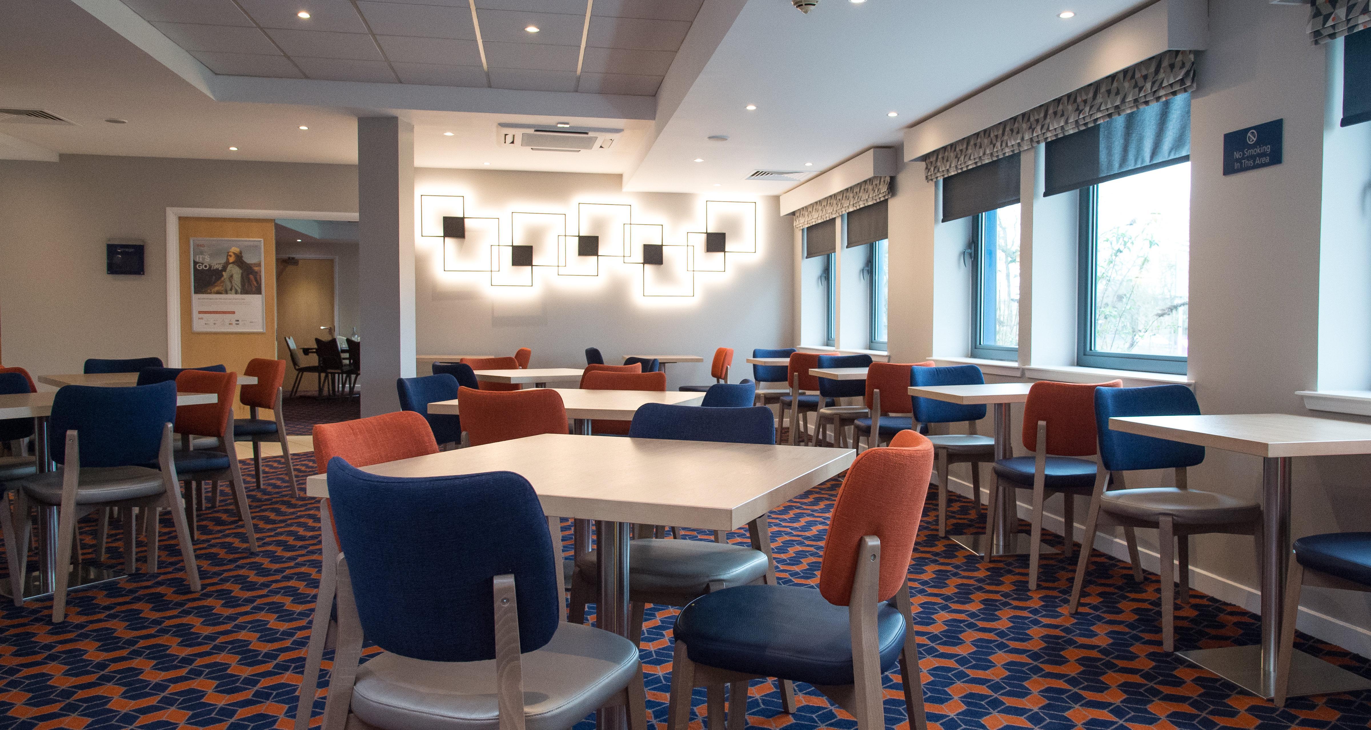 Holiday Inn Express Dunfermline By Ihg Exterior photo