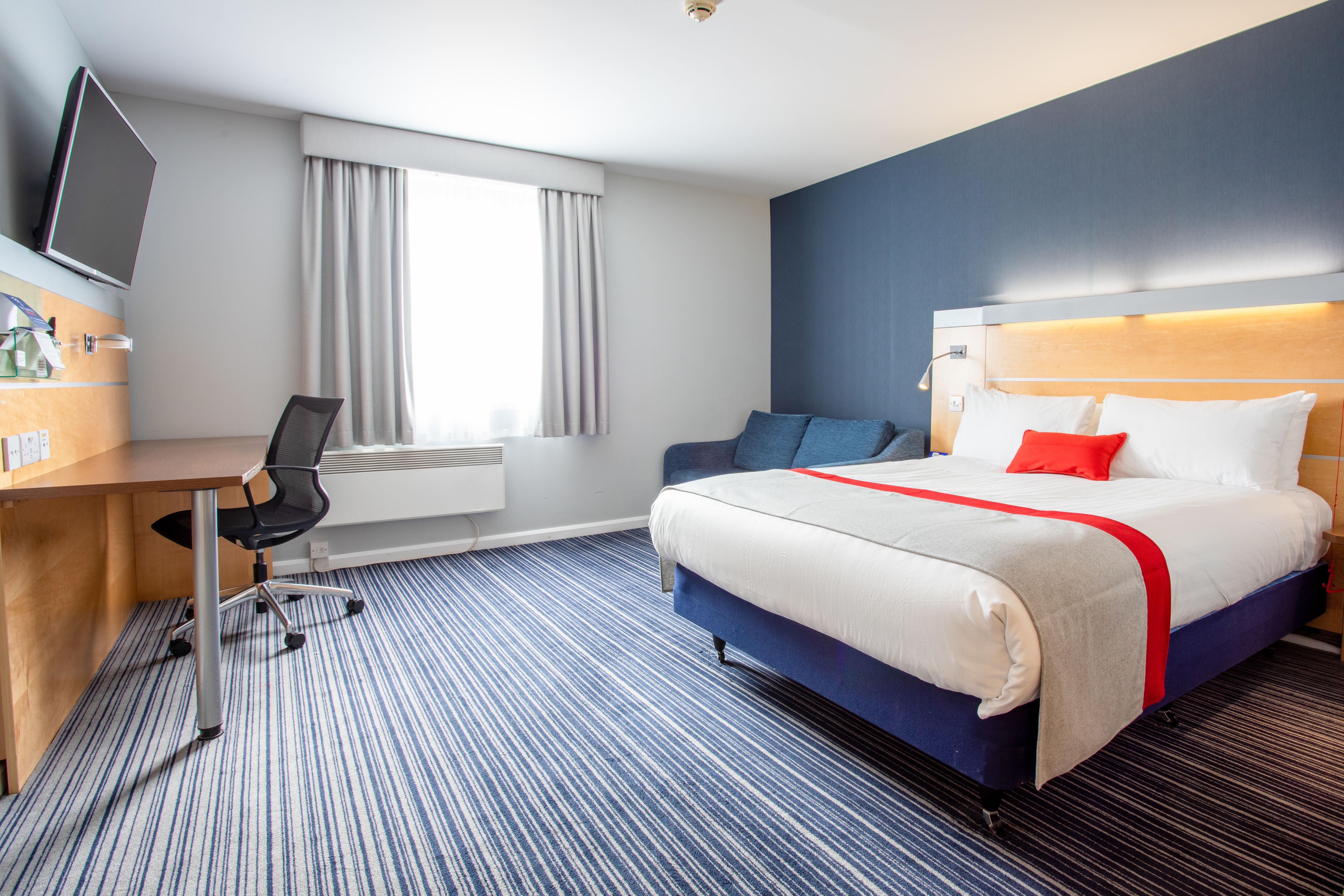 Holiday Inn Express Dunfermline By Ihg Exterior photo