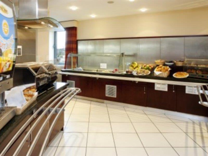 Holiday Inn Express Dunfermline By Ihg Exterior photo