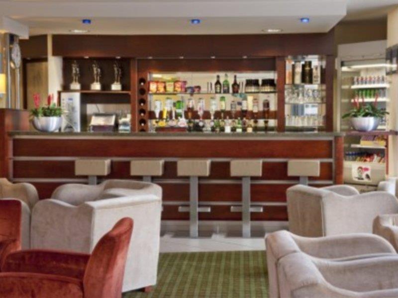 Holiday Inn Express Dunfermline By Ihg Exterior photo