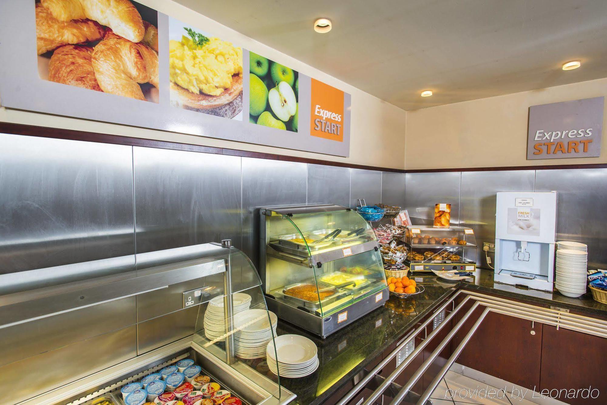 Holiday Inn Express Dunfermline By Ihg Exterior photo