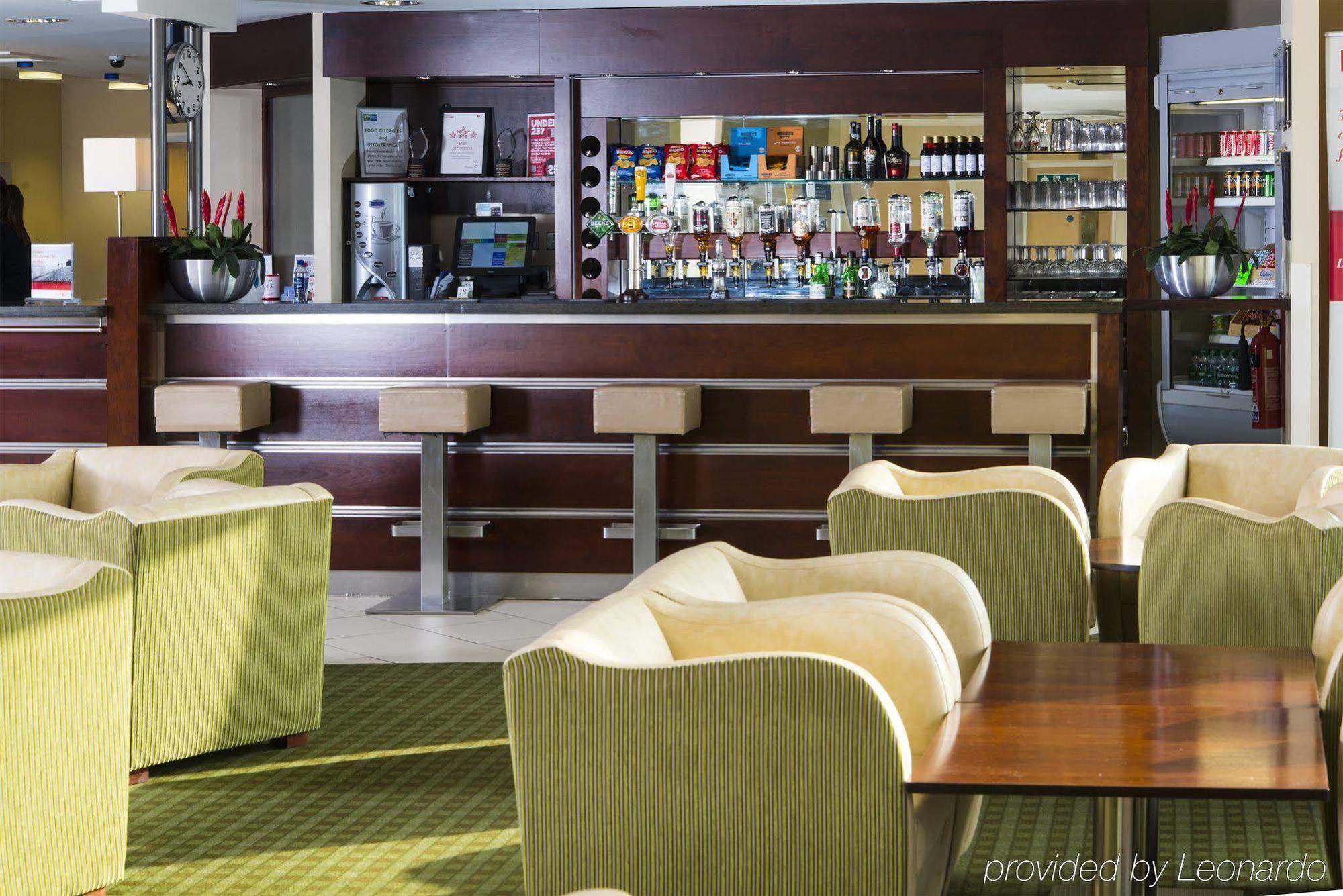 Holiday Inn Express Dunfermline By Ihg Exterior photo