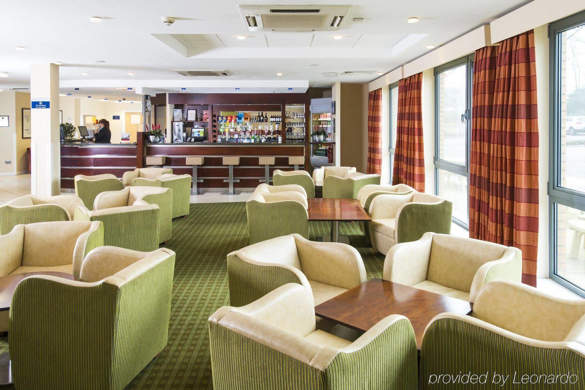 Holiday Inn Express Dunfermline By Ihg Exterior photo
