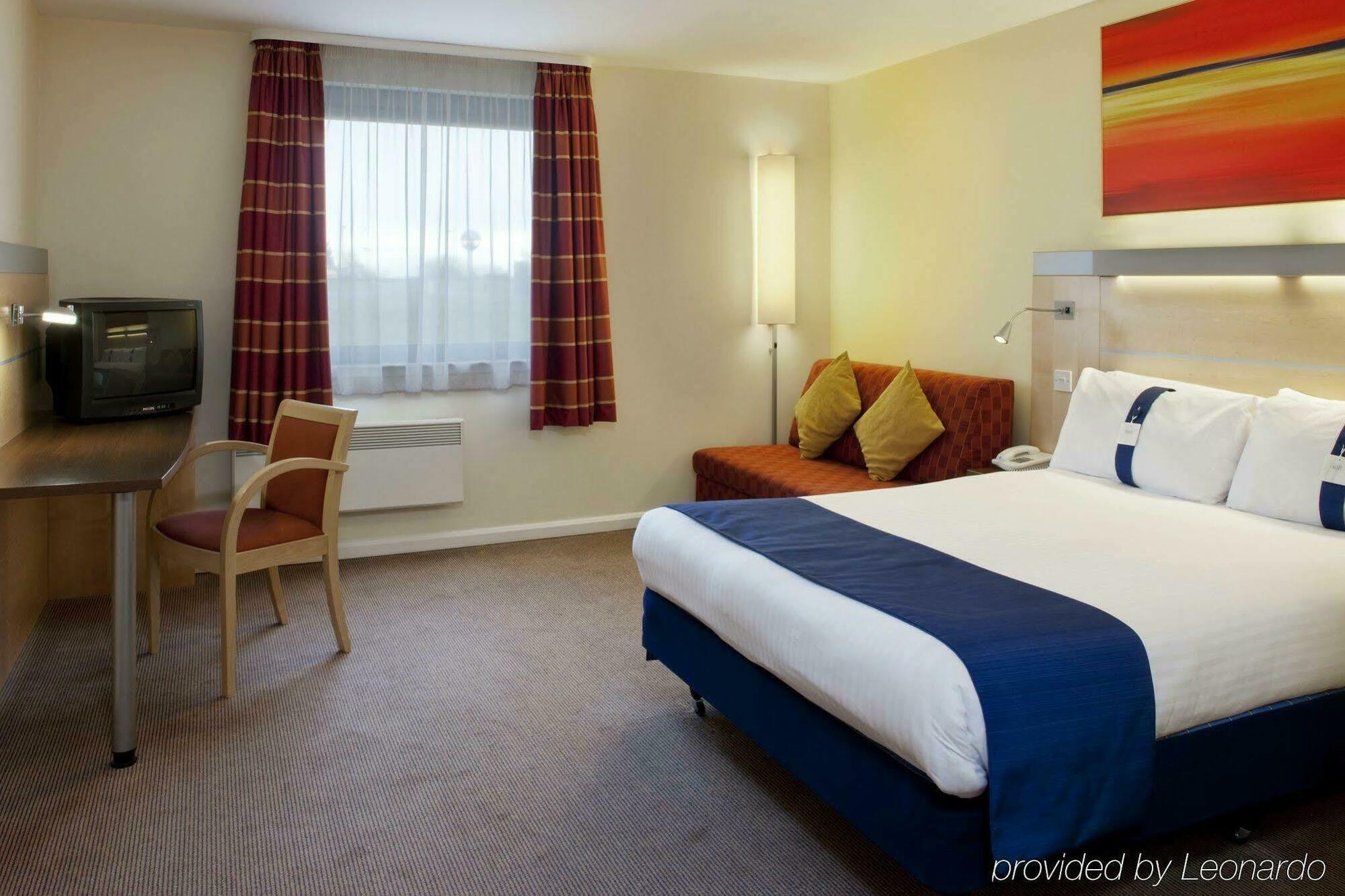 Holiday Inn Express Dunfermline By Ihg Exterior photo